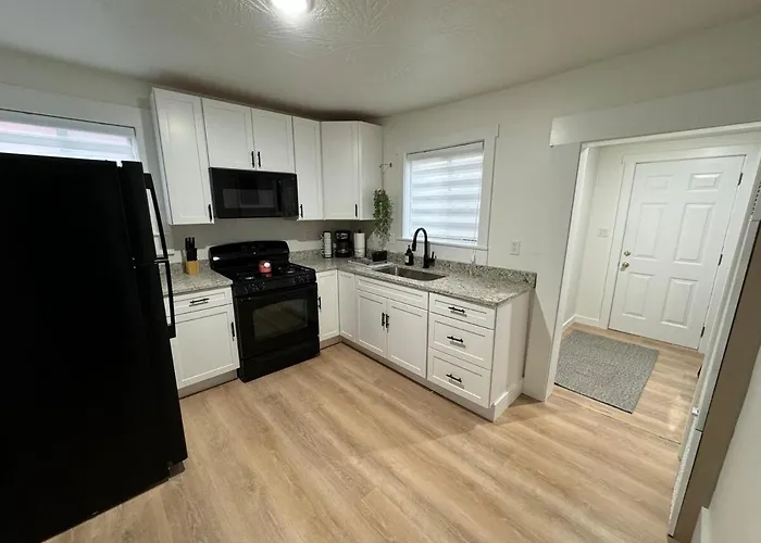 Charming Fully Remodeled House *