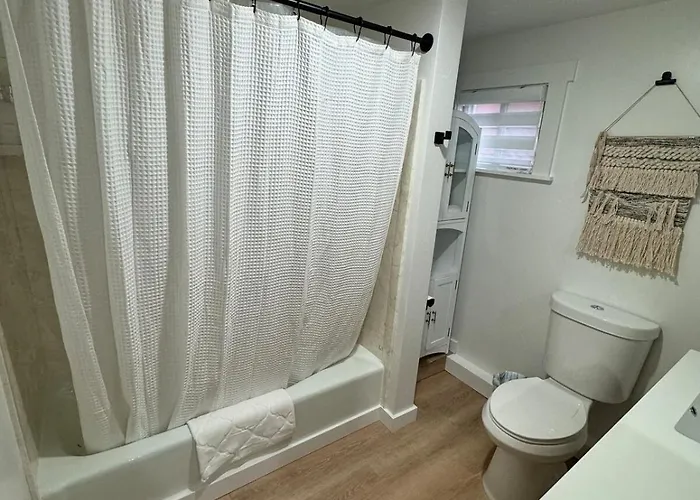 Charming Fully Remodeled House *